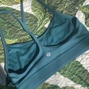 Flow Y Bra Lululemon Nulu • Size 4 • Green Jasper